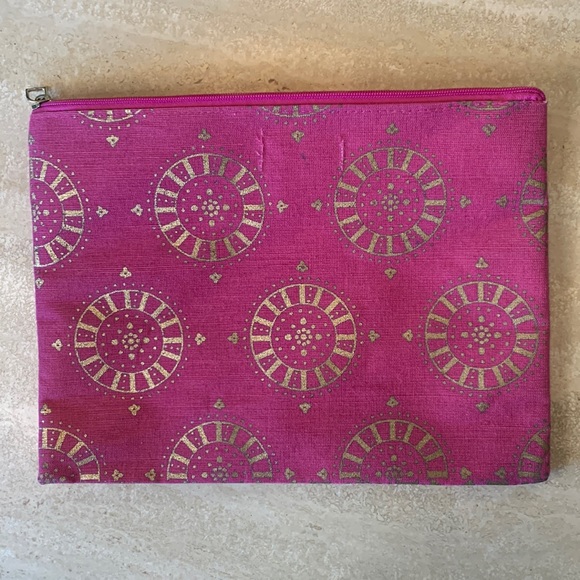 MUD PIE pink canvas clutch, gold block print, metal tassel/zipper. EUC - Picture 5 of 17